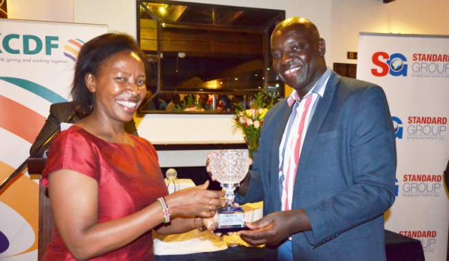  Lady golfer .Janet Mawiyoo (left) who is also the Executive Director of KCDF receives her trophy for the overall winner from Gordon Otieno Odundo (right), KCDF Board Director during the 10th annivers