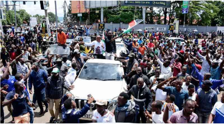 Linda Mwananchi supporters stage powerful entry into Kisumu despite opposition