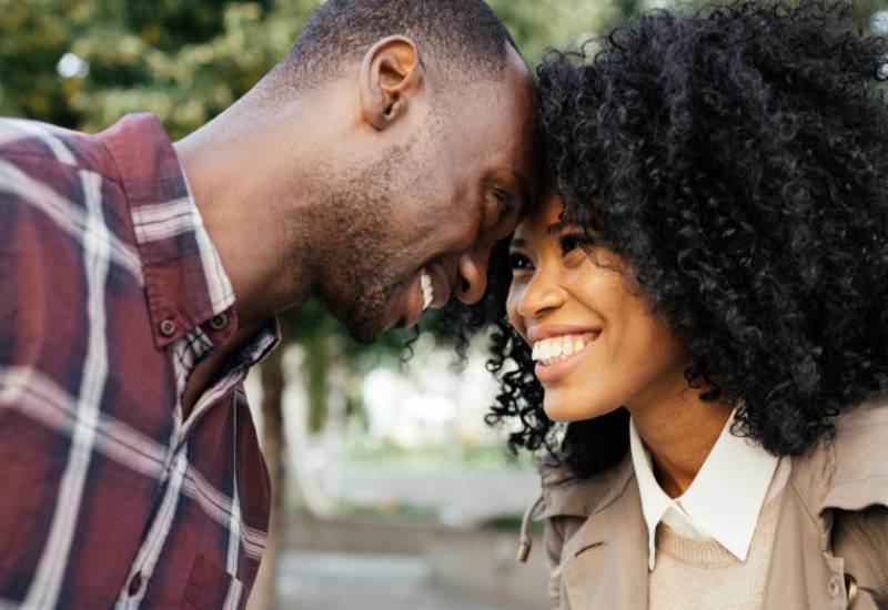 Five signs that a woman is madly in love with you