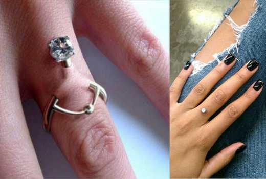 The pierced ring finger craze, the new 