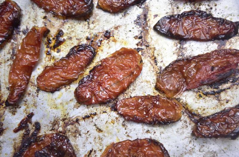Oven 'sun-dried' tomatoes