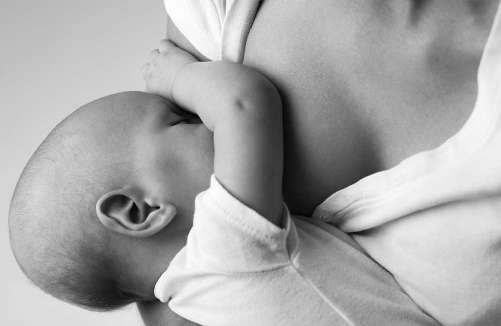 breastfeeding small baby