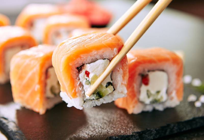 Do you know how to eat sushi? 
