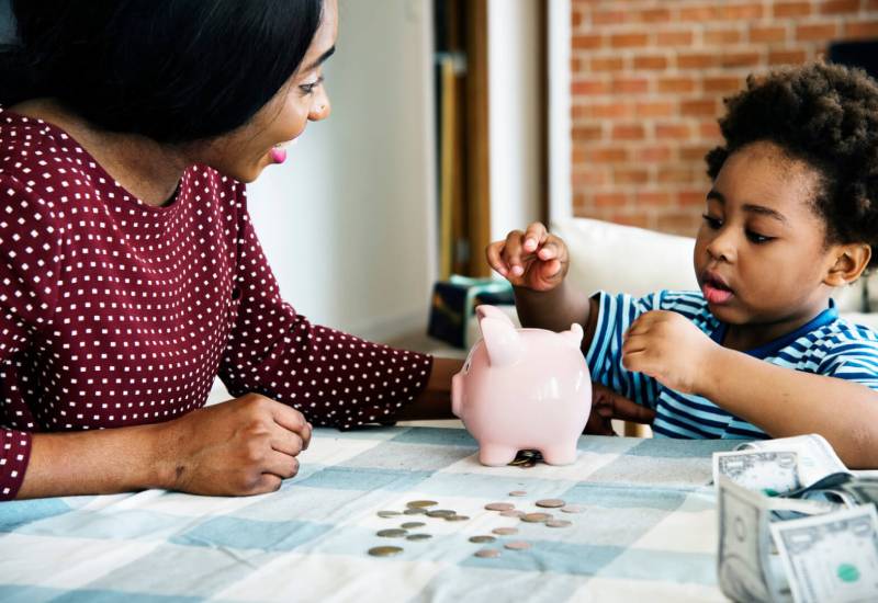How to teach your children about saving money 