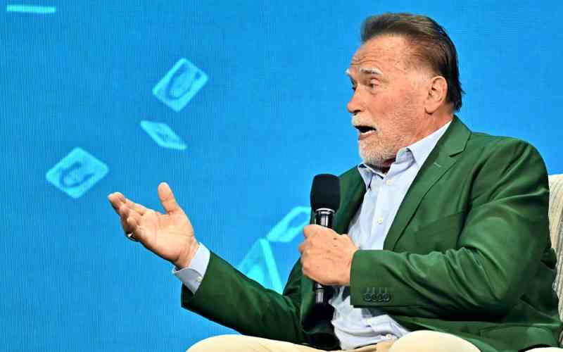 Schwarzenegger surprises Vienna metro users with climate message