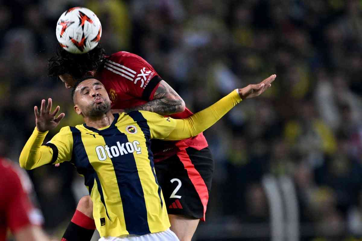 Europa League: Mourinho sees red as Fenerbahce hold Man United