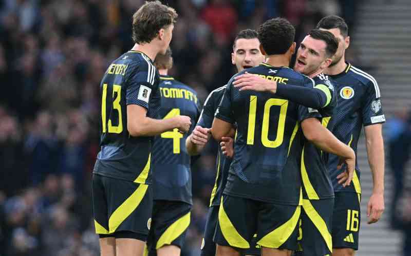 Scotland stay in contention, Netherlands move closer
