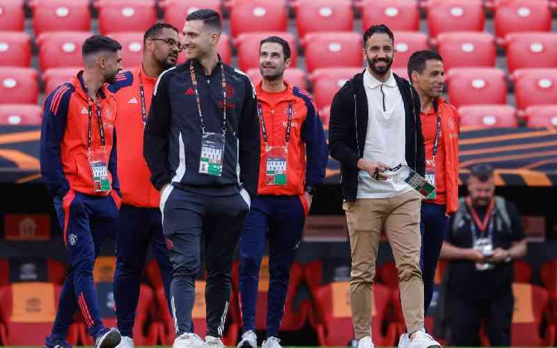 Neville says Man Utd unworthy of parade if they win Europa League