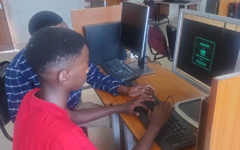 Teen develops website to help teachers, parents interact