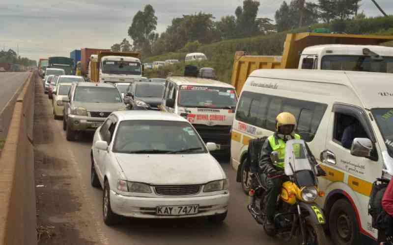 Motorists stranded in severe gridlock on Nairobi-Nakuru Highway