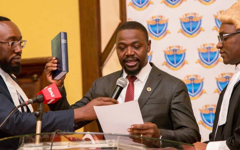 Doctors set 90-day ultimatum for pay talks, warn of strike