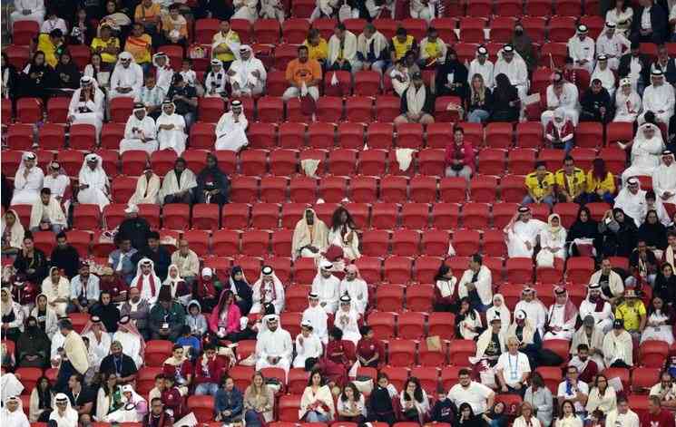 Thousands of Qatar fans leave stadium at half-time during their World Cup opener against Ecuador