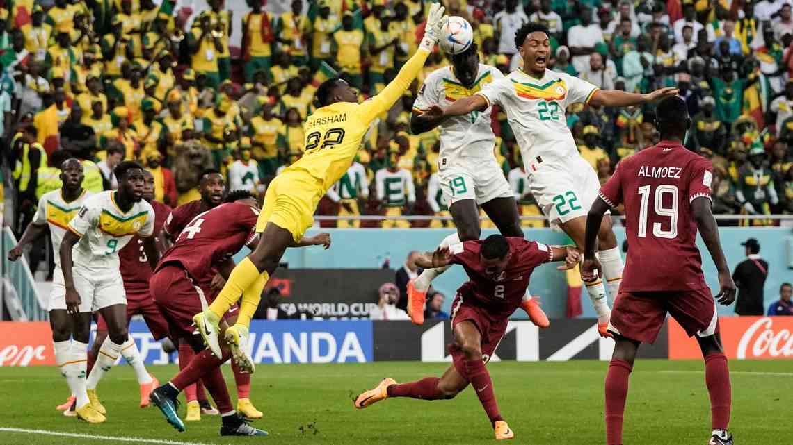 Qatar loses 3-1 to Senegal as host nearing World Cup exit
