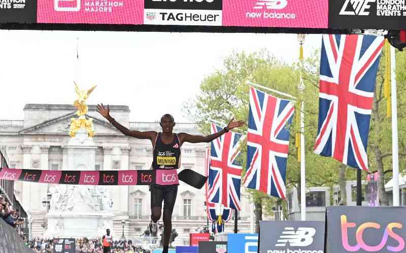 Kenya's Munyao gets better of Bekele to win London Marathon