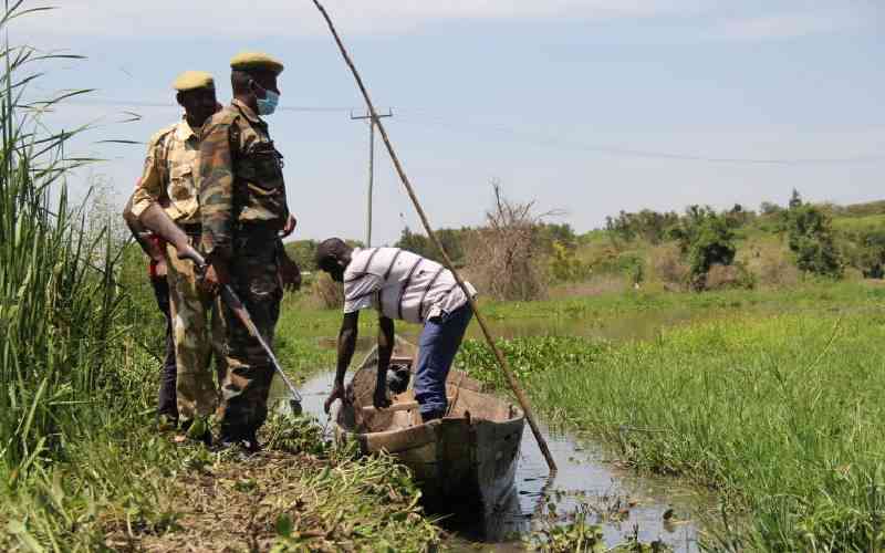 Fisherman survives hippo attac...