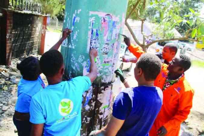 Kilimani residents team up to remove political posters in hood