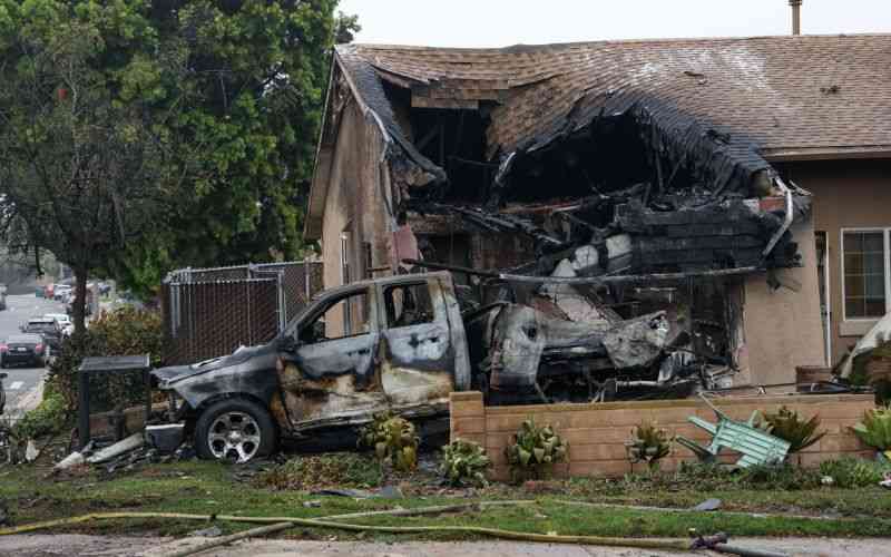 Pilot, all 5 passengers killed in San Diego plane crash