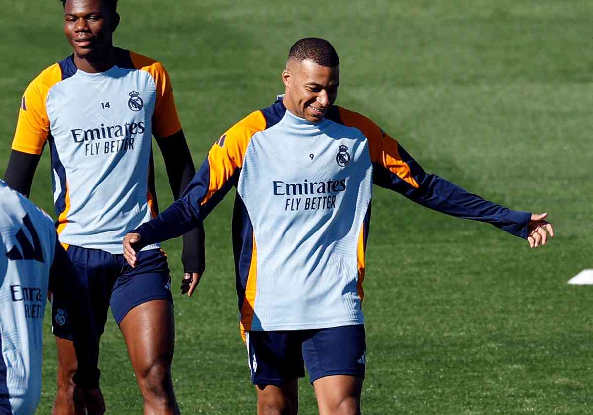 Mbappe 'seems unaffected' by r...