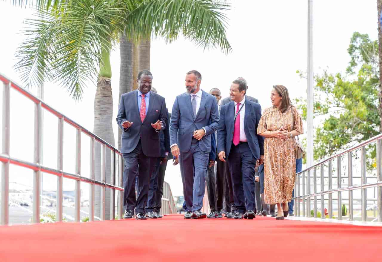 Aga Khan V arrives  for  first Kenya visit