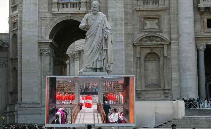 Cardinals take oath of secrecy before conclave: Vatican