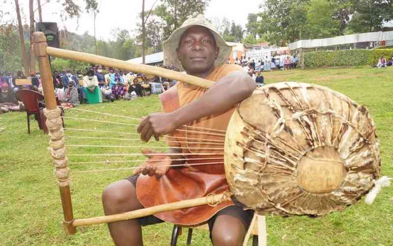Obokano: Instrument only played by men
