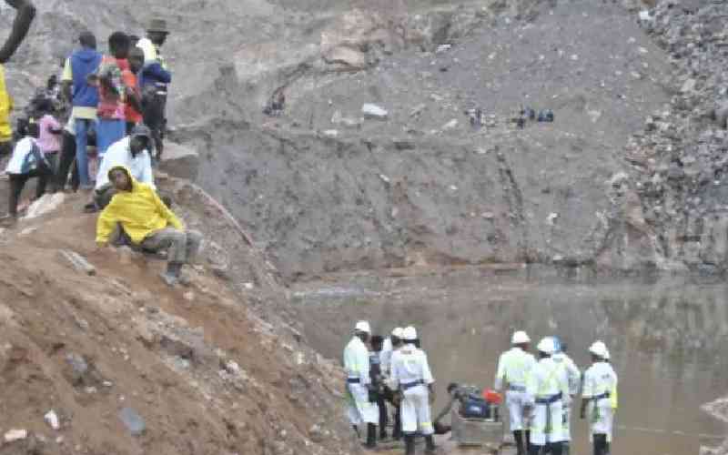 Gravel mine collapse kills eig...