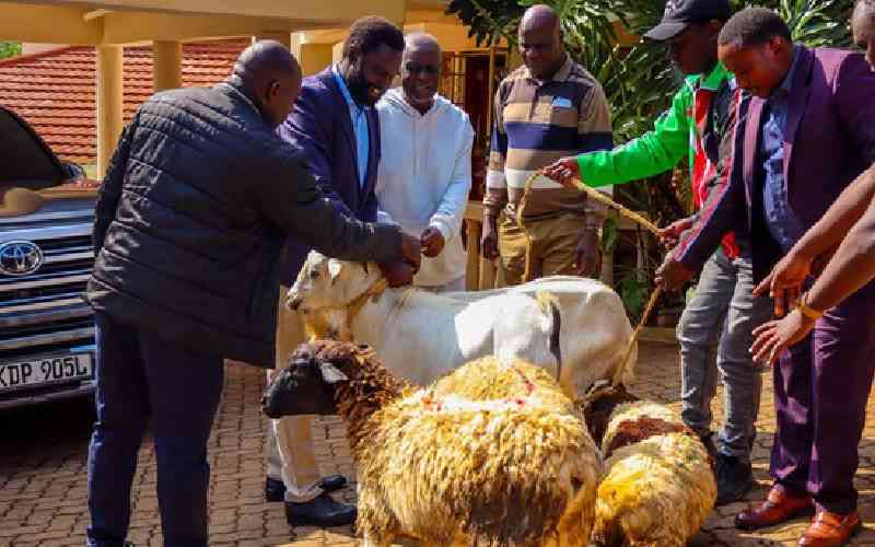 Nyandarua Senator Methu Visits Oburu Odinga, gifts him goats, sheep