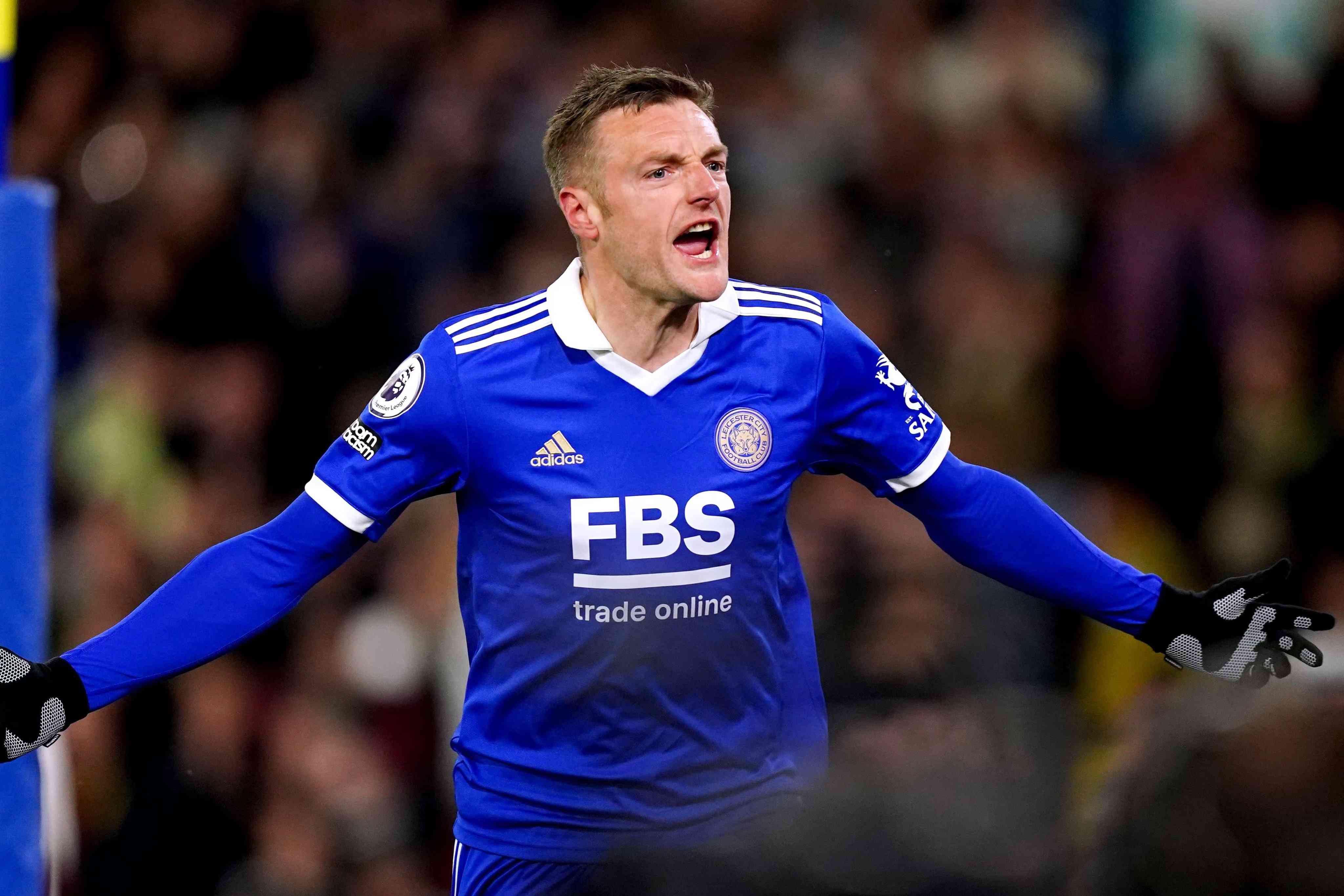 Vardy leads Leicester to Championship title, Premier League promotion
