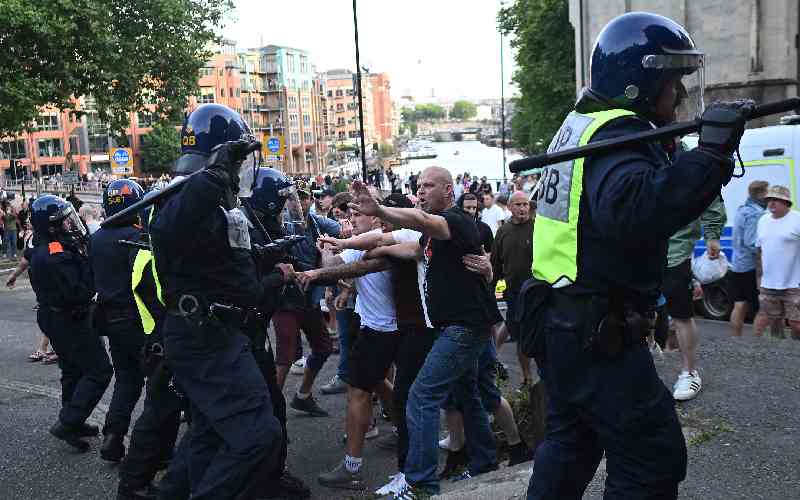 UK govt vows 'consequences' for far-right rioters