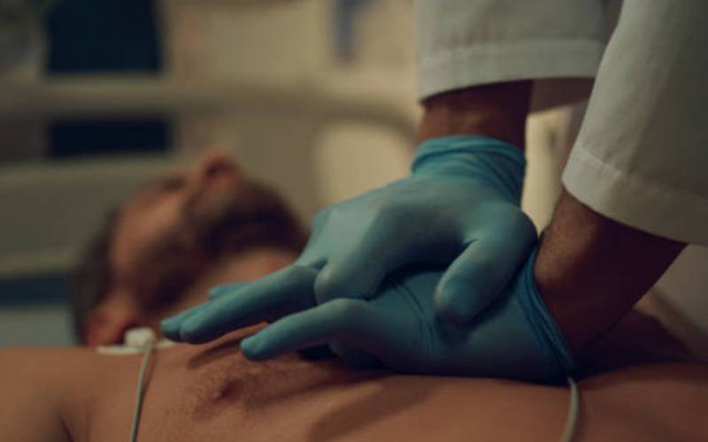  Between death and second chance: When the heart refuses to let go