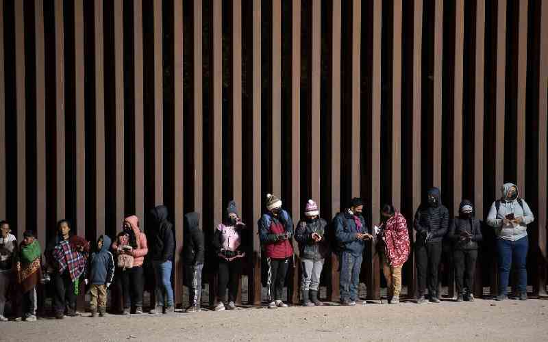 US, Mexico order 'concrete' border steps