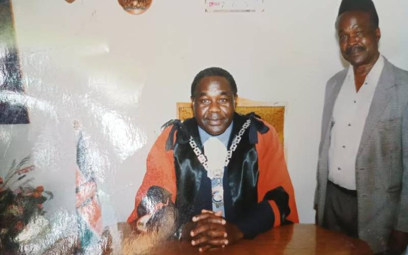 Ex-mayor's children locked in bitter succession battle