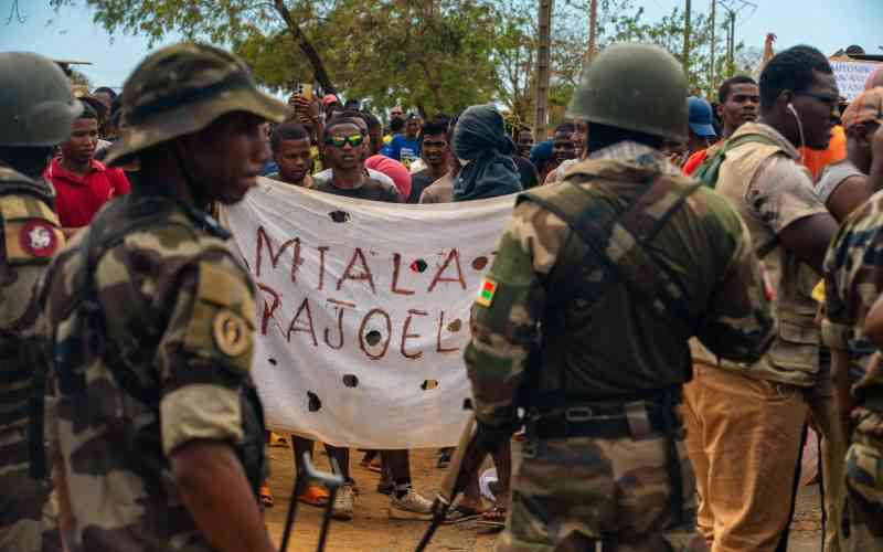 Madagascar soldiers join protestors