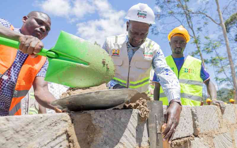 Ruto splashes goodies in Coast tour
