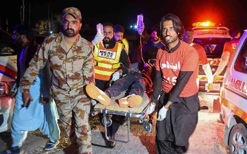 At least 25 bodies retrieved from Pakistan train siege