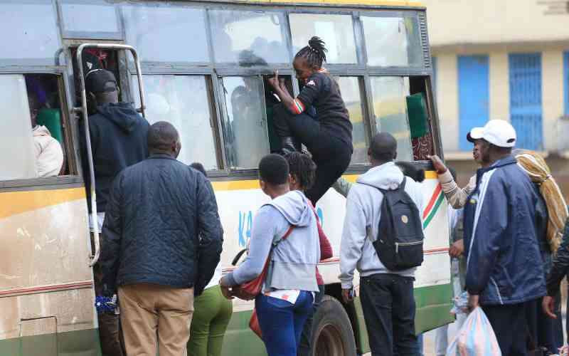 Passenger fights conductor over Sh10 change