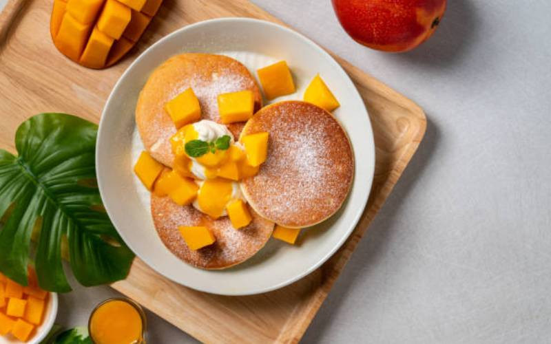 Easy recipe: Mango pancakes with honey