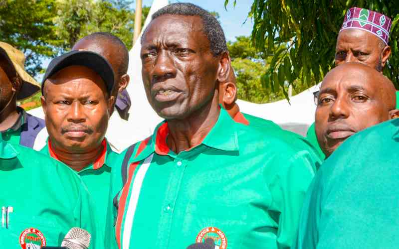 Teachers protest, lay down their demands for SHA cover