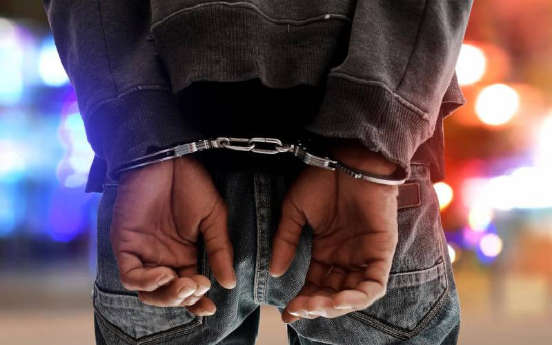 Police officer detained over robbery attempt