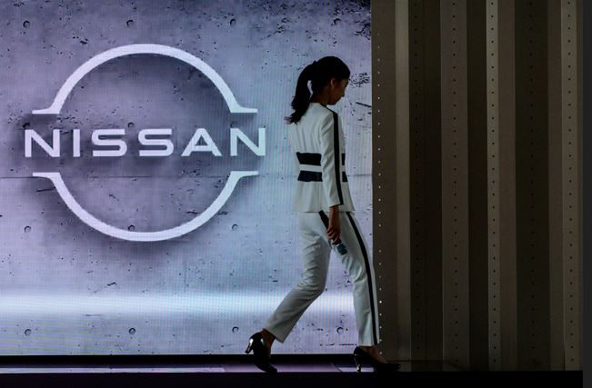 Struggling Nissan to cut 10,000 more jobs