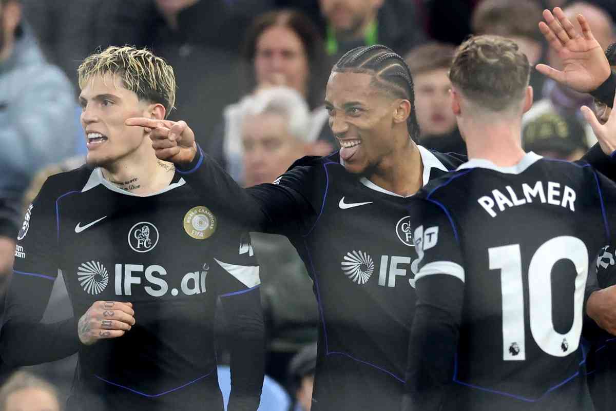 Rosenior hails 'world class' Joao Pedro after hat-trick crushes Villa