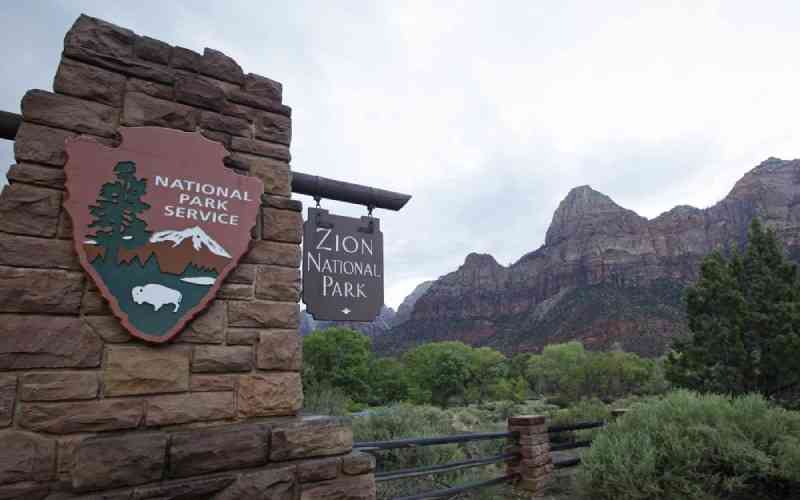Woman dies on hike at Zion Park, husband rescued