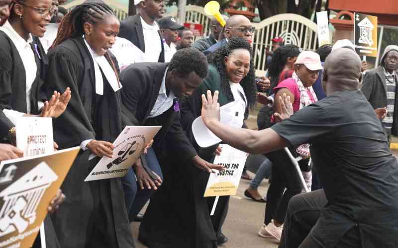 Memories of dark days as lawyers fight Ruto's attacks on Judiciary