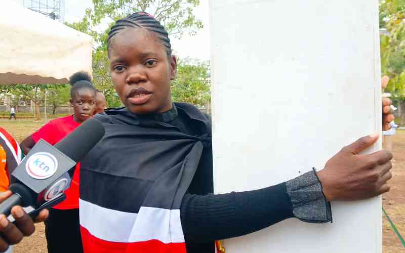 Kisumu woman begins hugging pillar for 72 hours in honour of Raila