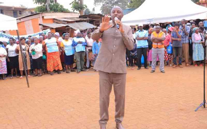 Murang'a farmers receive certified maize seeds, fertiliser