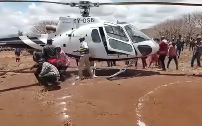 VIDEO: Ole Lenku's pilot angrily chases residents away from chopper at rally