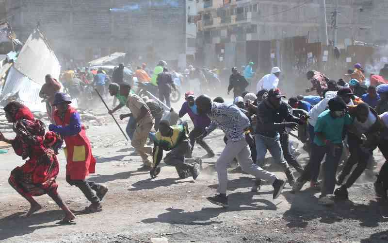 Chaos as police clash with residents during Mukuru kwa Njenga demolitions