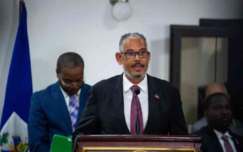 New Haiti PM sworn in as airli...