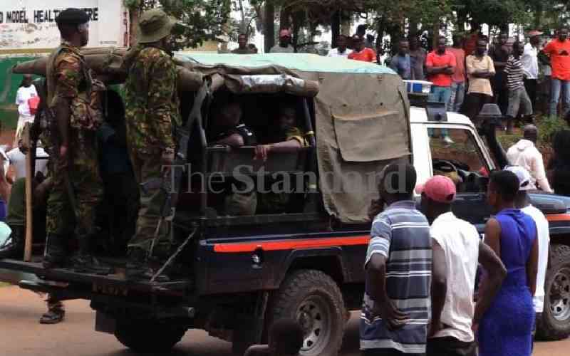 Residents lynch three suspects...