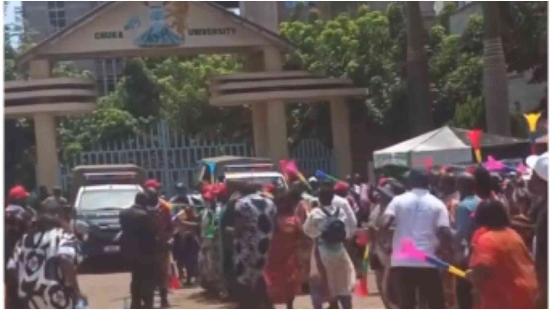 University lecturers ditch formal wear for deras during pay protest